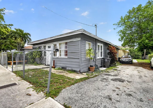 Photo 3 of Multi family home for sale at 807 14th Street, West Palm Beach, FL 33401 | MLS# B26036307 | Listing updated on 2026-10-02