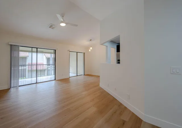 Listing Photo 4 - Condo for sale in building located at 5710 Coach House Cir, Boca Raton, FL 33486 - Unit #G