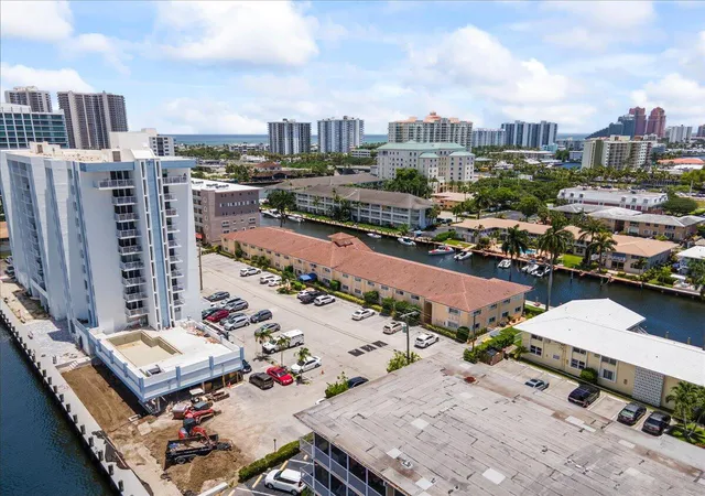 2nd image of 2864 Ne 33Rd Ct, Fort Lauderdale, FL 33306