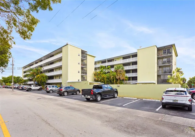 2nd image of 1425 Arthur St, Hollywood, FL 33020
