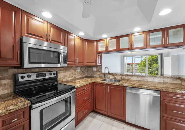 3rd image of 3150 Ne 48Th Ct, Lighthouse Point, FL 33064
