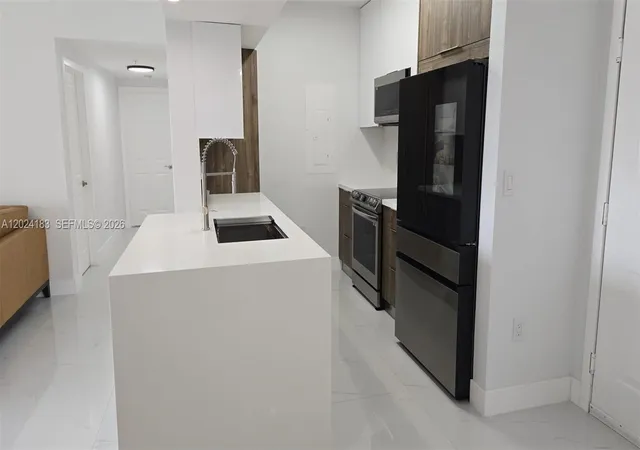 5th image of 230 Sw 117Th Ter #11202, Pembroke Pines, FL 33025 | MLS# A12024183