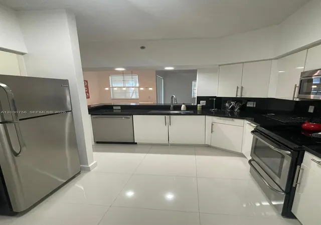 4th image of 3255 Ne 184Th St #12114, North Miami Beach, FL 33160 | MLS# A12030756