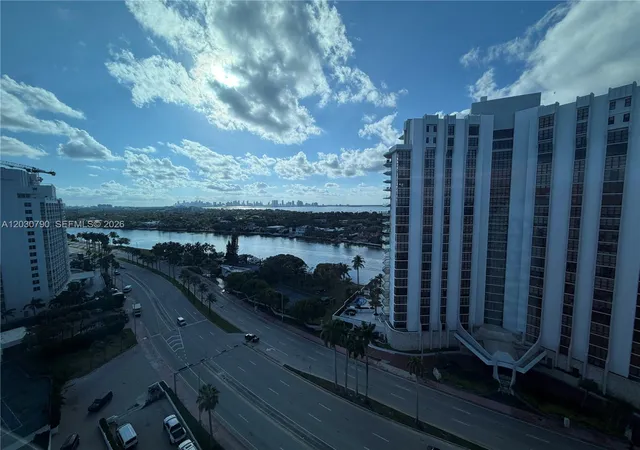 3rd image of 5445 Collins Ave #1506, Miami Beach, FL 33140 | MLS# A12030790