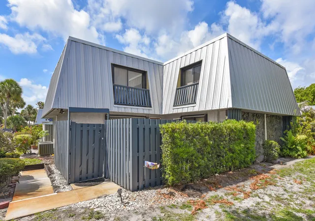 1st image of 3802 Se Jefferson St, Stuart, FL 34997 | MLS# B26036678