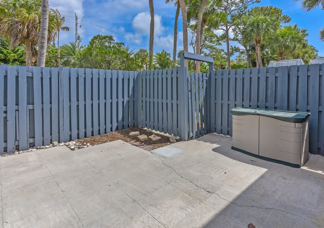 2nd image of 3802 Se Jefferson St, Stuart, FL 34997 | MLS# B26036678