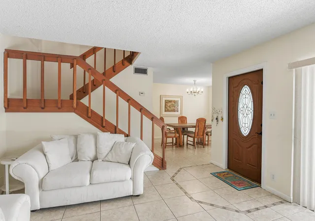 3rd image of 3802 Se Jefferson St, Stuart, FL 34997 | MLS# B26036678