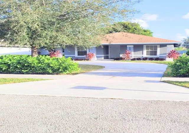 1st image of 524 Southridge Rd, Delray Beach, FL 33444 | MLS# B26036680