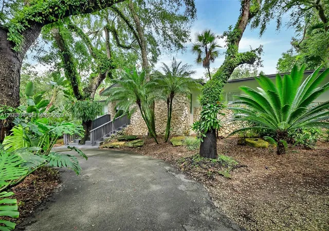 2nd image of 6565 Sw 134th Dr, Pinecrest, FL 33156 | MLS# A12030854