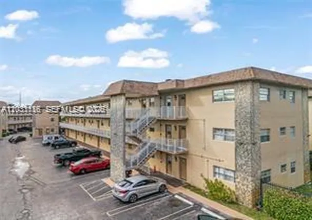 5th image of 5021 W Oakland Park Blvd #313, Lauderdale Lakes, FL 33313 | MLS# A12031116