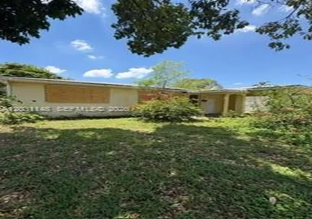 Homes for sale in Fort Lauderdale, FL | 2824 Sw 9th St, Fort Lauderdale, FL 33312 | MLS# A12031148