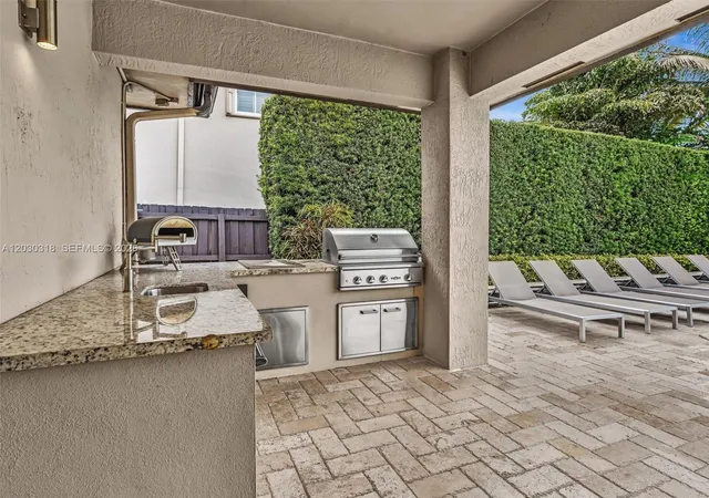 Homes for sale in Miami Lakes, FL | 8052 Nw 161St Ter, Miami Lakes, FL 33016 | MLS# A12030318