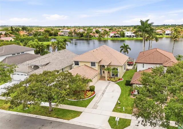 2nd image of 18443 Nw 13th St, Pembroke Pines, FL 33029 | MLS# A12027150