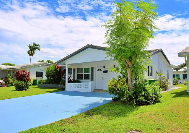 Photo 3 of Sale Pending at 5715 Nw 84th Terrace, Tamarac, FL 33321 | MLS# B26036958 | Listing updated on 2026-09-18