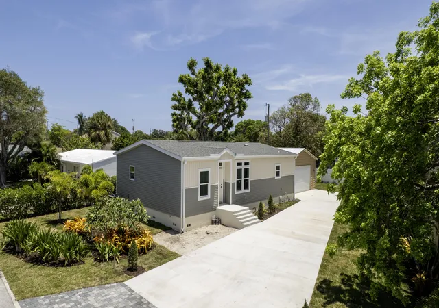 2nd image of 1757 N 12th Ct Ct N, Lake Worth Beach, FL 33460 | MLS# B26036995