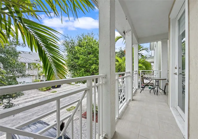 2nd image of 10718 Nw 76th Ln, Doral, FL 33178 | MLS# A12030675