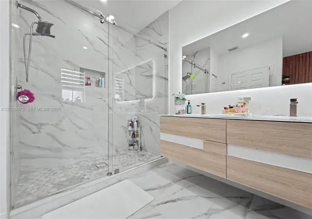 4th image of 10718 Nw 76Th Ln, Doral, FL 33178 | MLS# A12030675