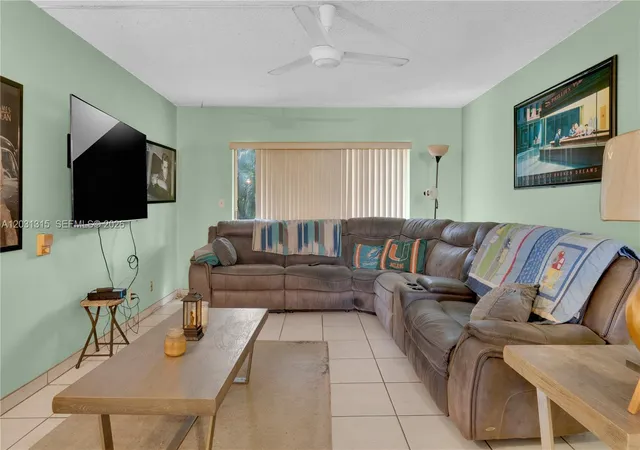 3rd image of 1200 Tallwood Ave #202, Hollywood, FL 33021 | MLS# A12031315