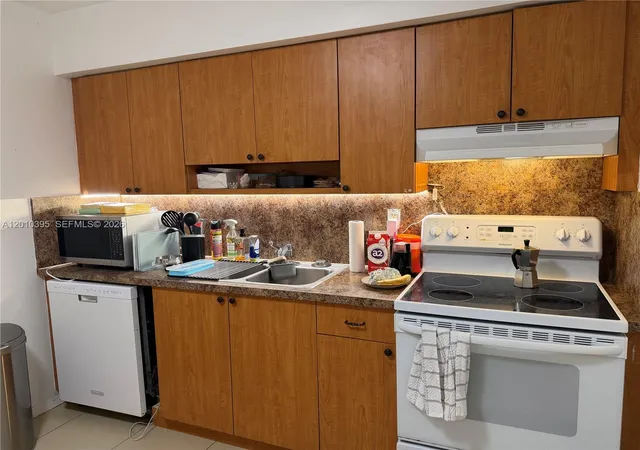 3rd image of 2620 Sw 51St St, Fort Lauderdale, FL 33312 | MLS# A12010395