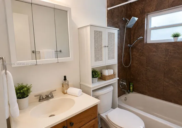 4th image of 2620 Sw 51St St, Fort Lauderdale, FL 33312 | MLS# A12010395