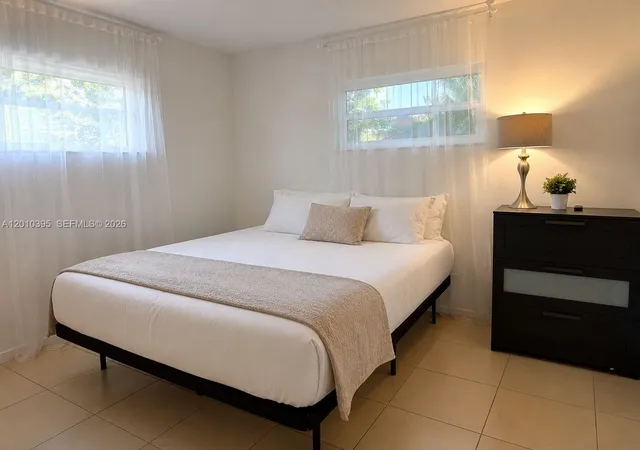 9th image of 2620 Sw 51st St, Fort Lauderdale, FL 33312 | MLS# A12010395