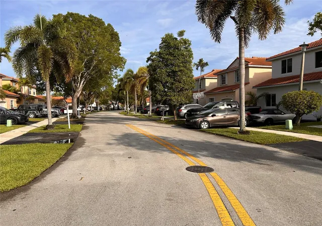 4th image of 17835 Sw 10Th Ct, Pembroke Pines, FL 33029 | MLS# A12029618