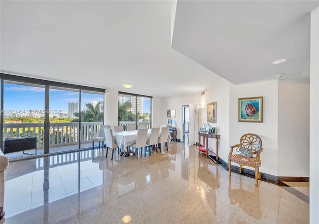 3rd image of 2000 Island Blvd #806, Aventura, FL 33160 | MLS# A12031454