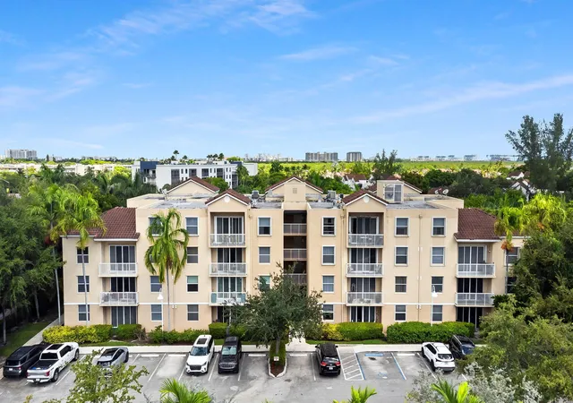 Photo 1 of Condo for sale at 529 E Sheridan St #1081, Dania, FL 33004 | MLS# B26037101 | Listing updated on 2026-09-29