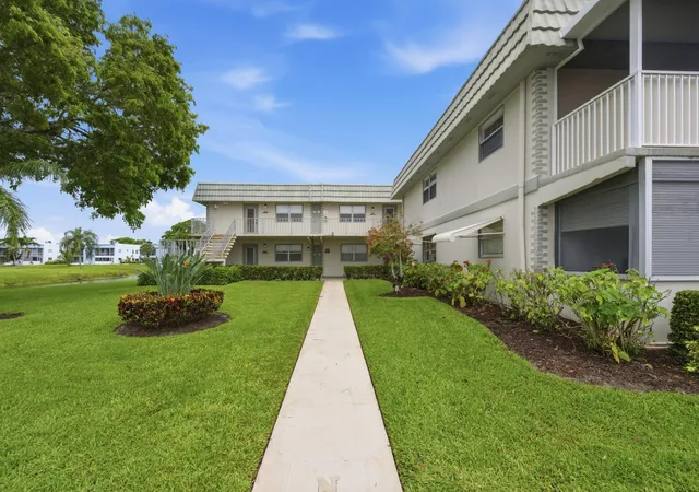 2nd image of 670 N Monaco Ct, Delray Beach, FL 33446 | MLS# B26037115