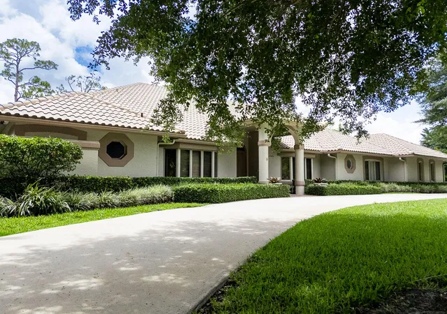 Photo 2 of Single family home for sale at 13406 Doubletree Cir, Wellington, FL 33414 | MLS# B26037165 | Listing updated on 2026-10-08
