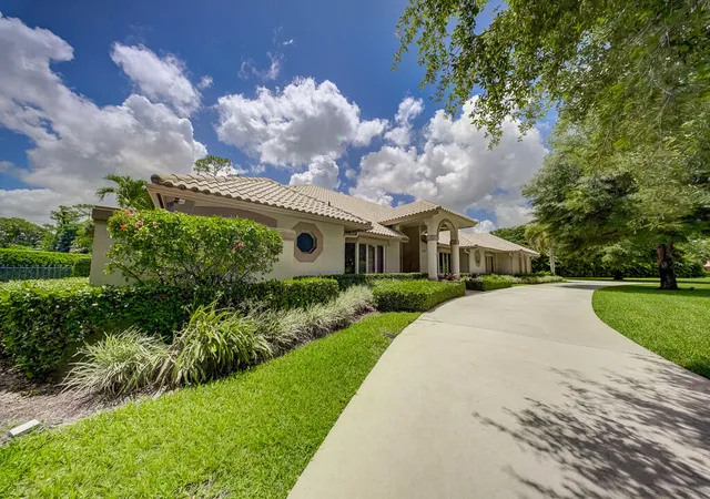 Photo 3 of Single family home for sale at 13406 Doubletree Cir, Wellington, FL 33414 | MLS# B26037165 | Listing updated on 2026-10-08