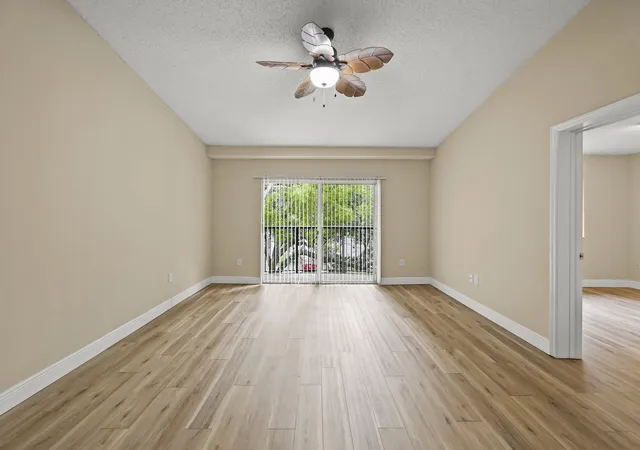 Listing Photo 5 - Condo for sale in building located at 1100 S Crestwood Ct, Royal Palm Beach, FL 33411 - Unit #1109