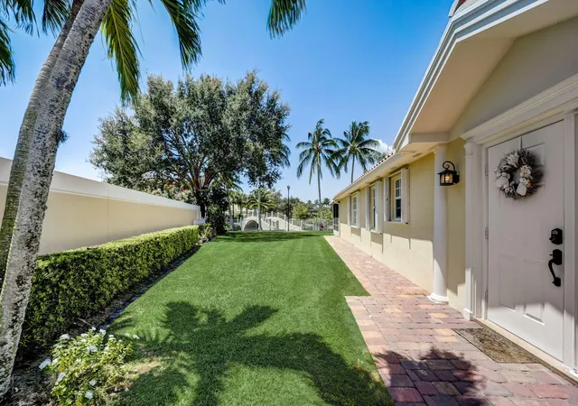 Photo 3 of Townhouse for sale at 8178 Montserrat Pl, Wellington, FL 33414 | MLS# B26037247 | Listing updated on 2026-09-23
