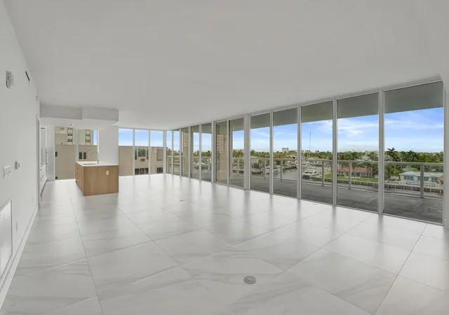 Listing Photo 4 - Condo for sale in building located at 407 N Riverside Dr, Pompano Beach, FL 33062 - Unit #401