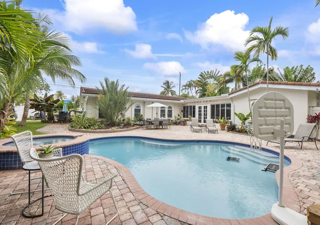 4th image of 2501 NE 26th Terrace, Fort Lauderdale, FL 33305 | MLS# B26037334