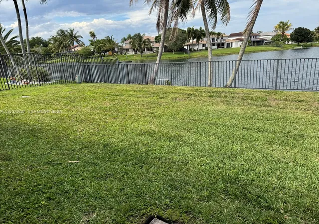 20th image of 6950 W Wedgewood Ave, Davie, FL 33331 | MLS# A12022720