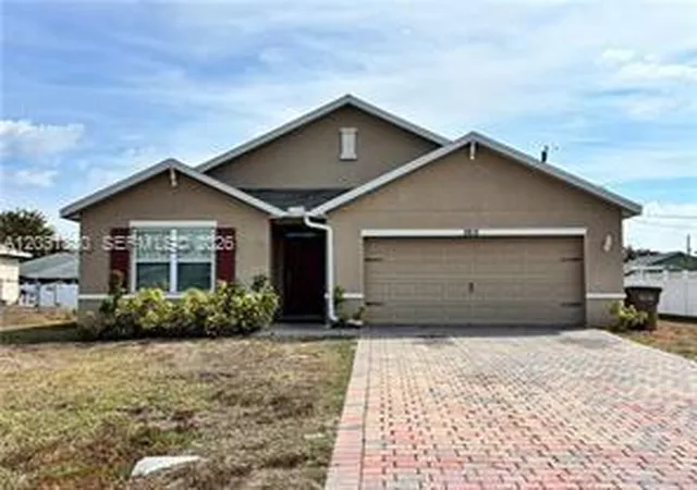 Homes for sale in Cape Coral, FL | 3815 Sw 11th Pl, Cape Coral, FL 33914 | MLS# A12031830