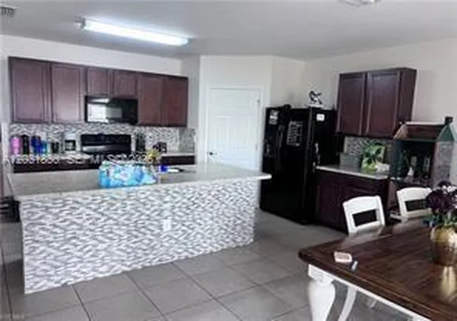 Homes for sale in Cape Coral, FL | 3815 Sw 11Th Pl, Cape Coral, FL 33914 | MLS# A12031830
