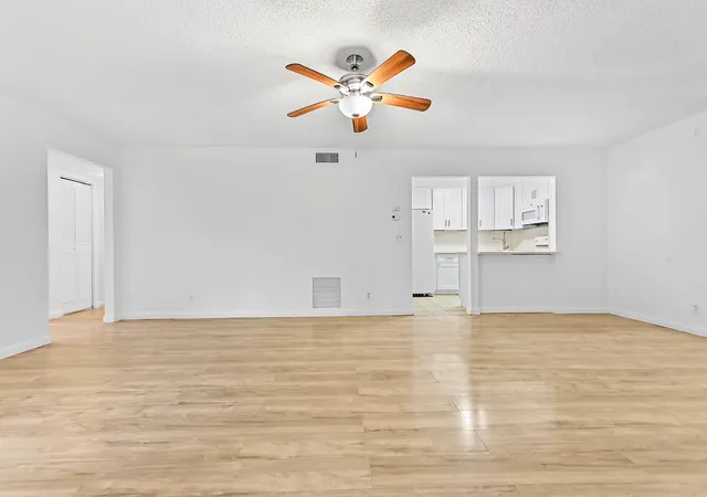 5th image of 319 Knotty Pine Cir #C-1, Greenacres, FL 33463 | MLS# B26037385