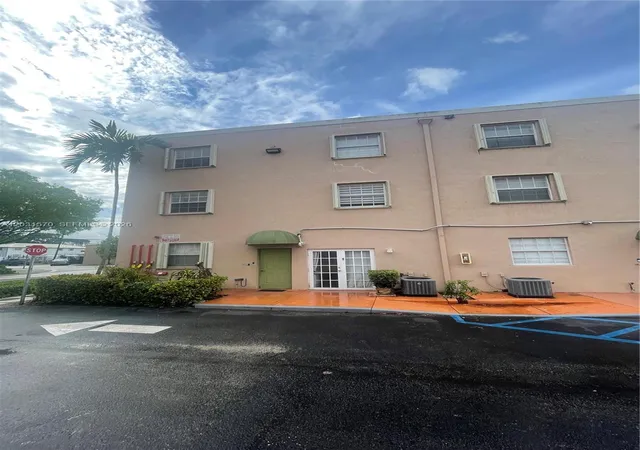 2nd image of 77 E 4Th St, Hialeah, FL 33010