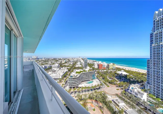 2nd image of 400 S Pointe Dr, Miami, FL 33139