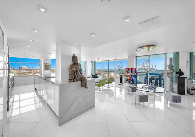 4th image of 400 S Pointe Dr, Miami, FL 33139