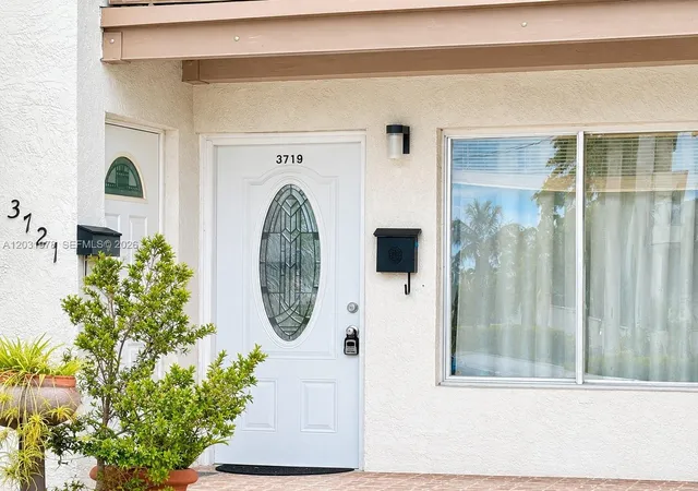 2nd image of 3719 Riverside Dr, Coral Springs, FL 33065 | MLS# A12031978