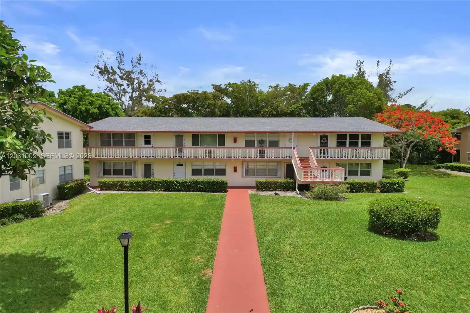 Listing Photo 1 - Condo for sale in building located at 47 Camden, West Palm Beach, FL 33417 - Unit #B