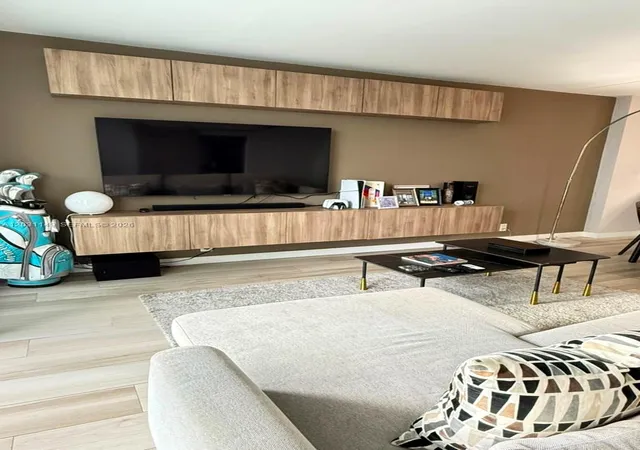 2nd image of 100 Bayview Dr #912, Sunny Isles Beach, FL 33160 | MLS# A12031149