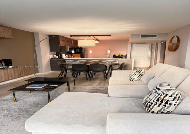 4th image of 100 Bayview Dr #912, Sunny Isles Beach, FL 33160 | MLS# A12031149