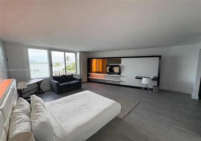 2nd image of 1100 W Ave 418 #418, Miami Beach, FL 33139 | MLS# A12031945