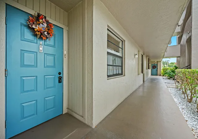 3rd image of 900 Colony Point Cir #121, Pembroke Pines, FL 33026 | MLS# B26037659