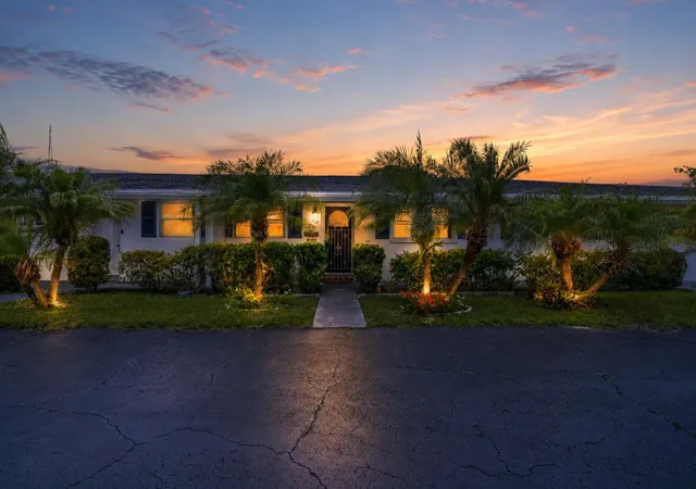 Photo 3 of Sale Pending at 2017 Sw Golf Ln #113, Boynton Beach, FL 33426 | MLS# B26037678 | Listing updated on 2026-10-06