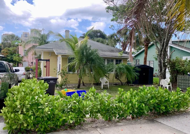 3rd image of 1310 Florida Ave, West Palm Beach, FL 33401 | MLS# B26037690